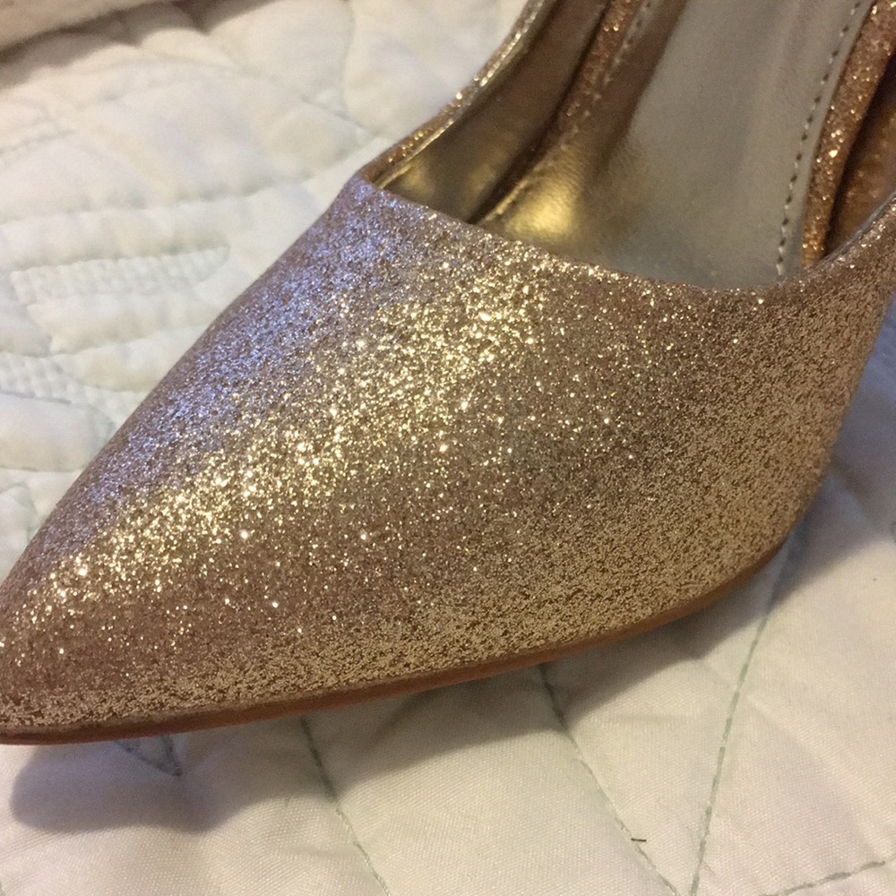 *LAST CHANCE*
NWOT Gold glitter heels - Picture 5 of 5
